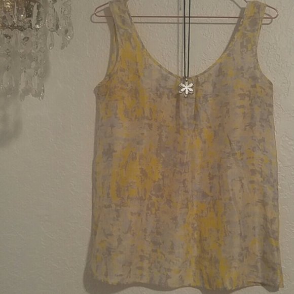 CAbi Silk Whisper Soft Rounded Back Hem with Mother of Pearl Buttons Tank SZ S - Picture 1 of 8